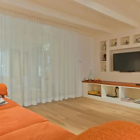Beautiful Designed Ap.+bikes+garden Apartment